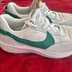 Nike waffle White Sneaker with green